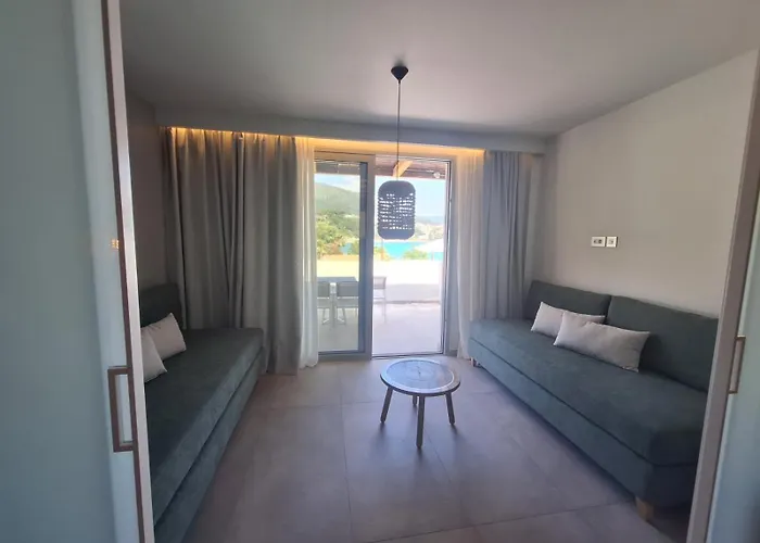 Alboro Seaside Suites